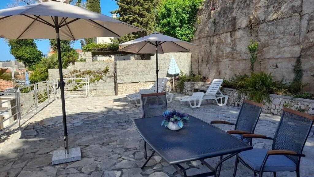 Отель Sunny Apartments Maja 3*