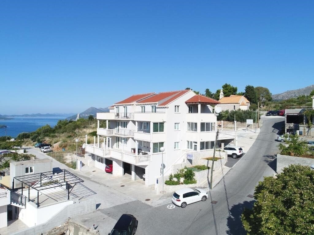 Готель Apartments Villa Dadic 3*