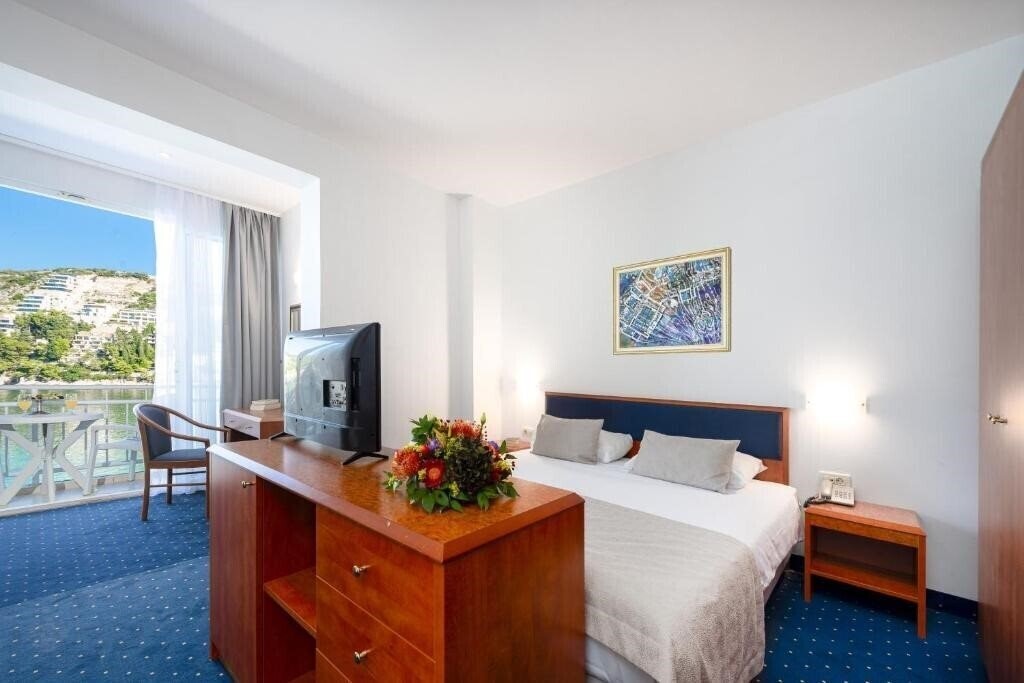 Изображение Maestral Vis 3*