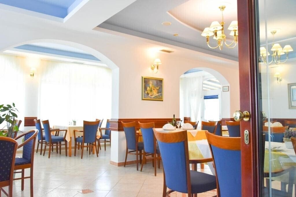 Отель Hotel Adria 3*