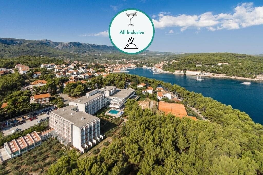 Отель Adriatiq Hvar Hotel 3*