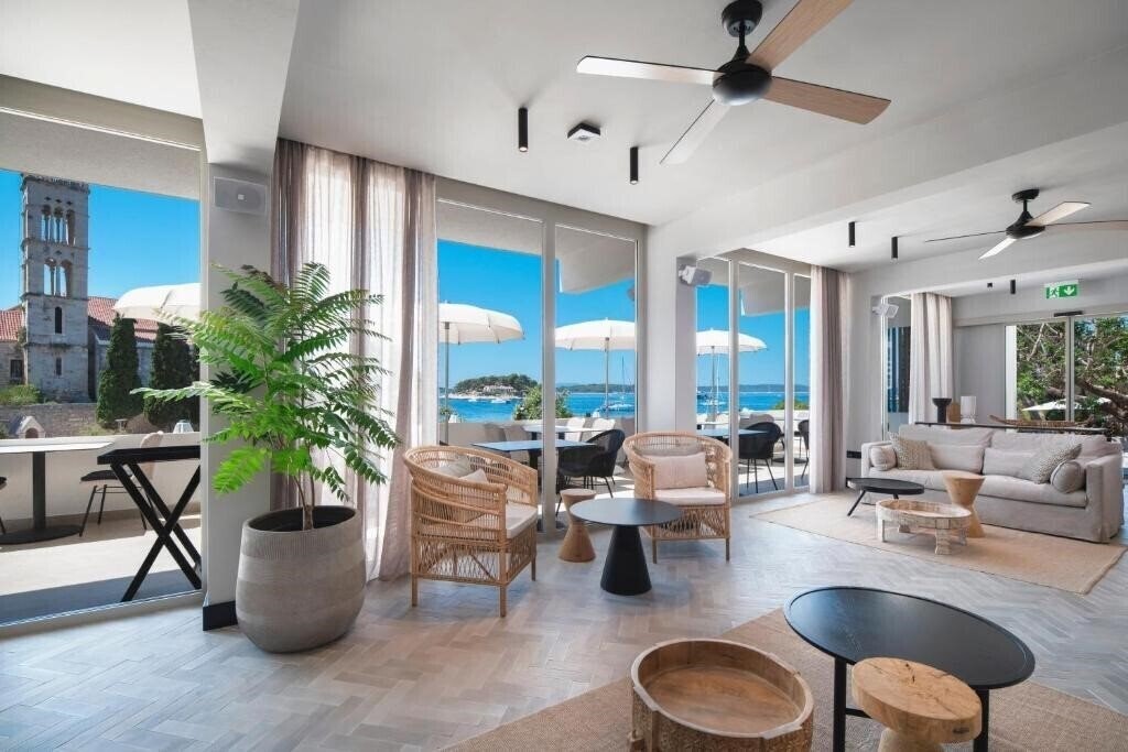 Отель Beach Bay Hvar Hotel 4*