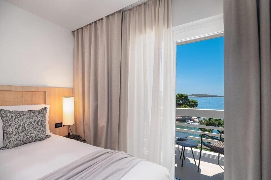 Фото Beach Bay Hvar Hotel 4*