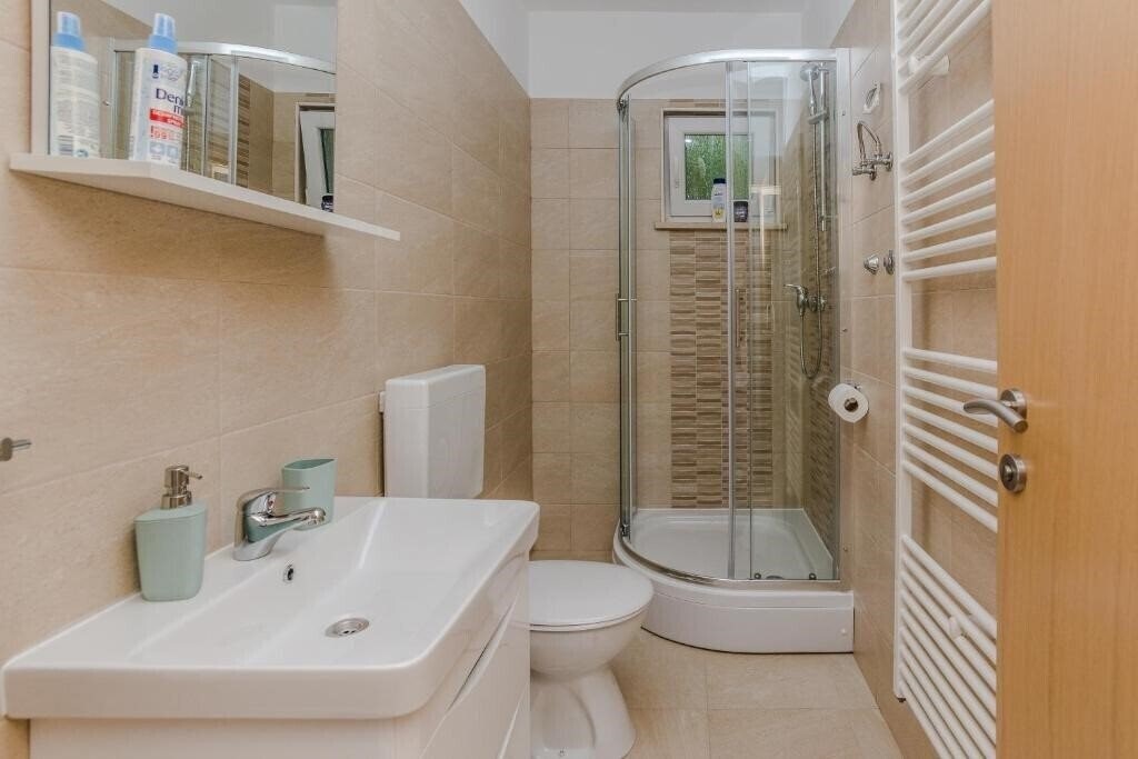 Фото Jadranka (Stari Grad) 3*