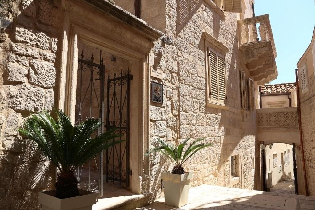 Готель Lesic Dimitri Palace 5*