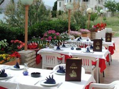 Готель Toni Hotel 2*