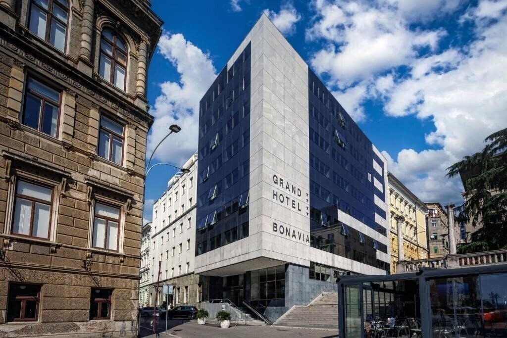 Отель Grand Hotel Bonavia 4*