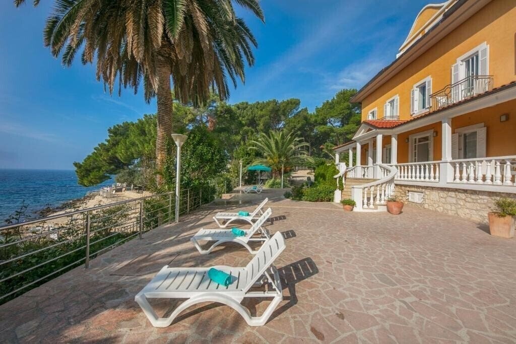 Изображение Villa Kredo 4*