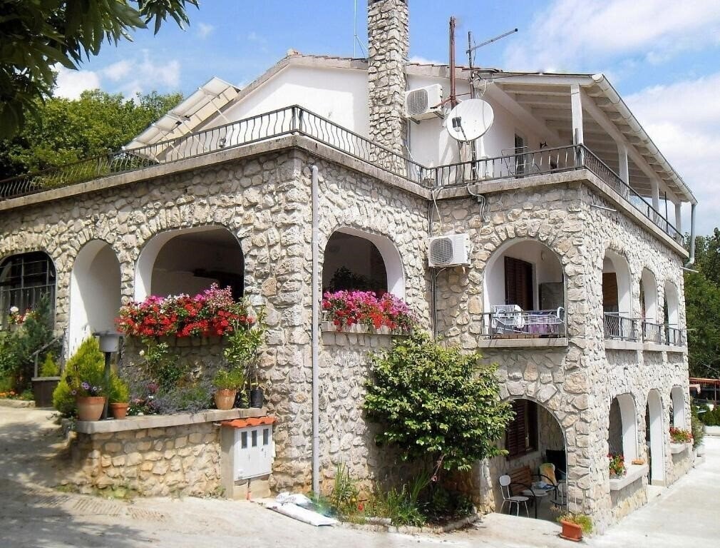 Отель Apartments Kestenovi Dvori 3*