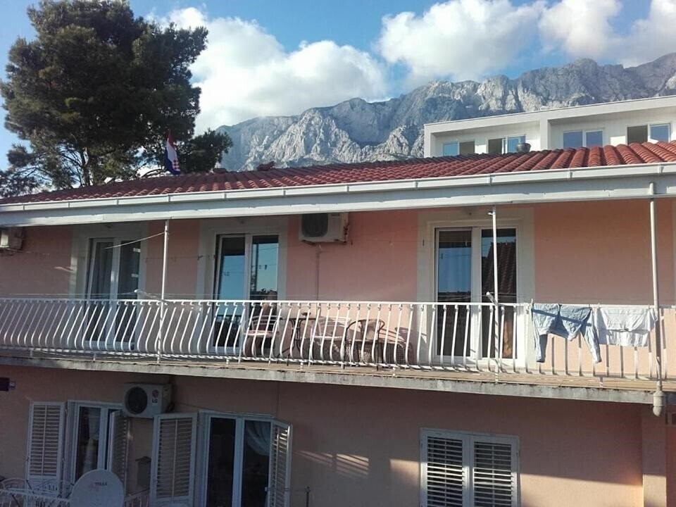 Отель Apartments Jela 3*