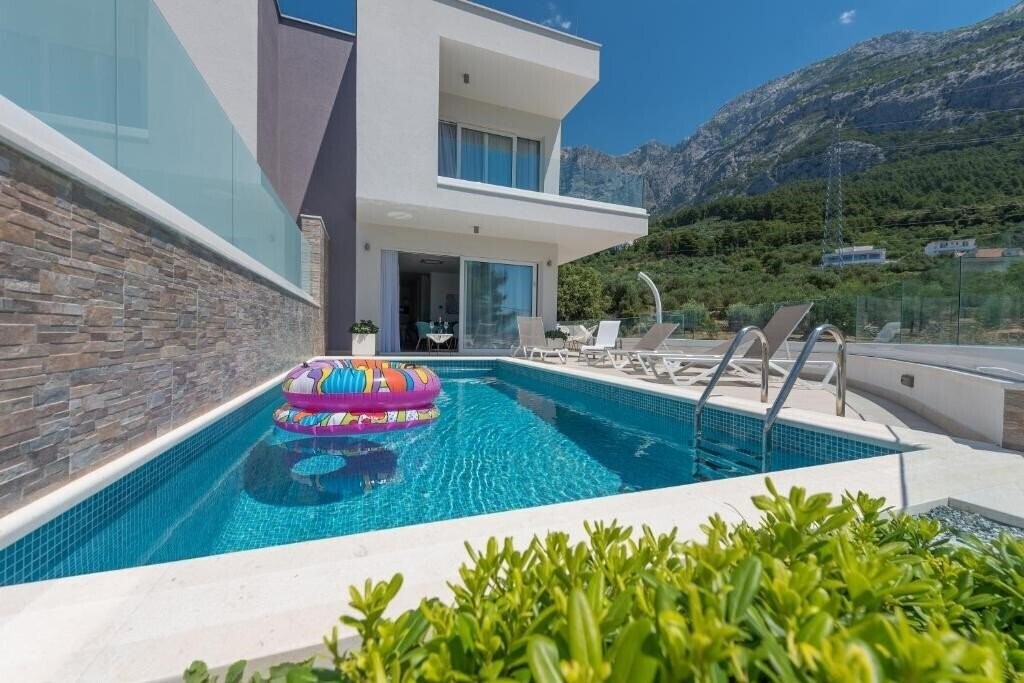 Отель Villa Mila 4*