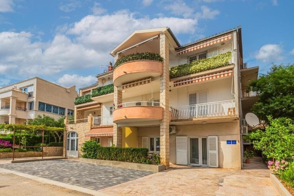 Отель Apartments Daniela 3*