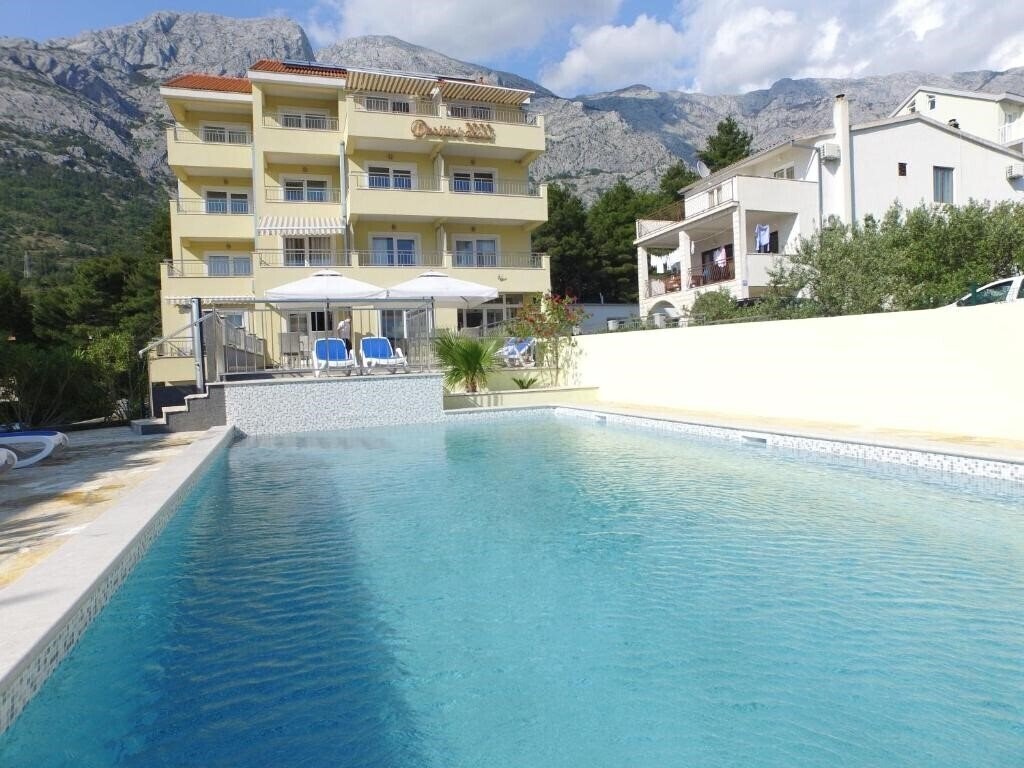 Готель Aparthotel Dorijini Dvori 4*