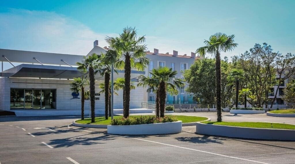 Отель Park Plaza Belvedere 4*