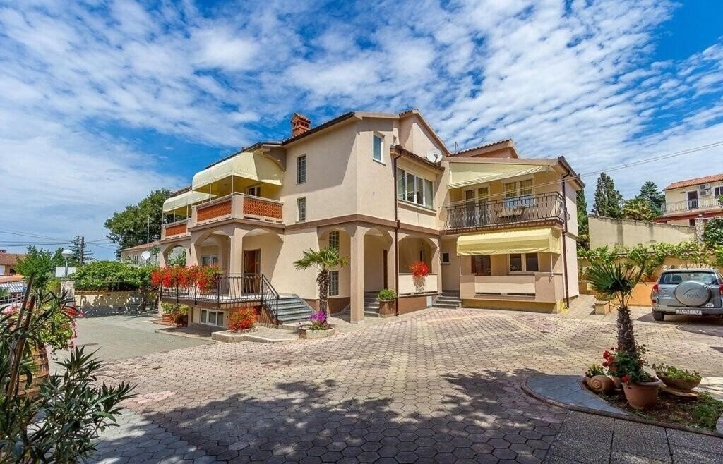 Готель Nevija Private Apartment 3*