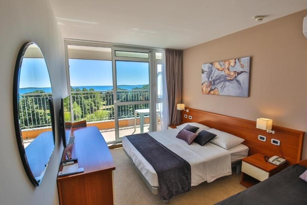 Фото Arena Hotel Holiday 3*