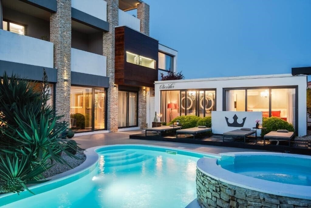 Готель Boutique Hotel Chevalier 4*