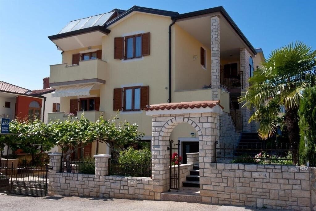 Готель Apartament Marija 3*