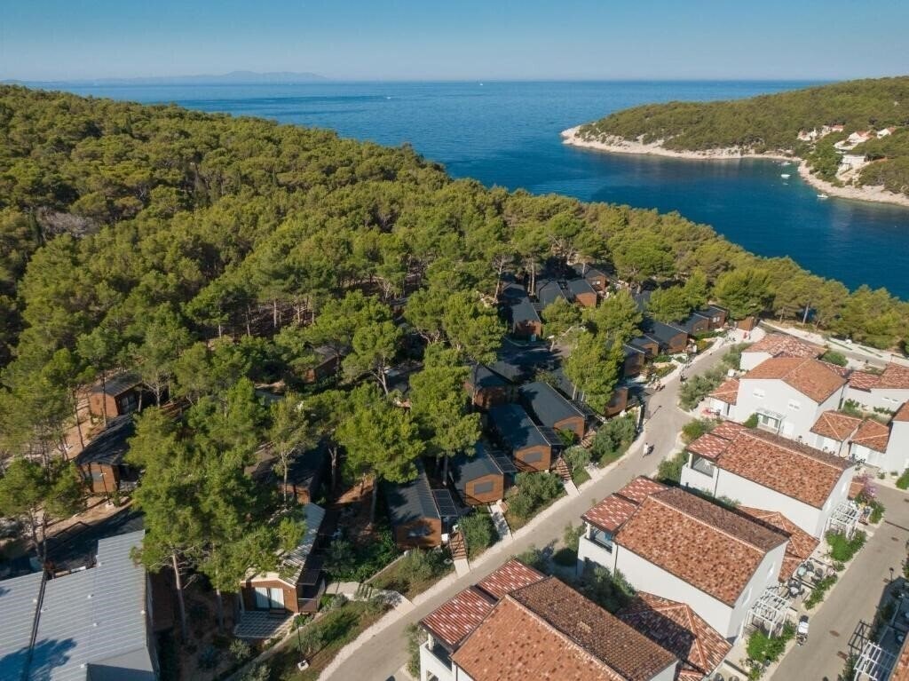 Готель Gava Waterman Island Cottages 4*