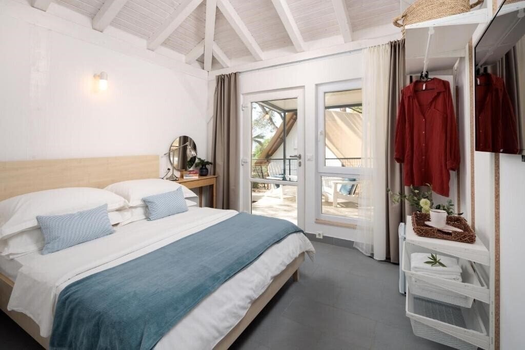 Фото Waterman Beach Village 4*