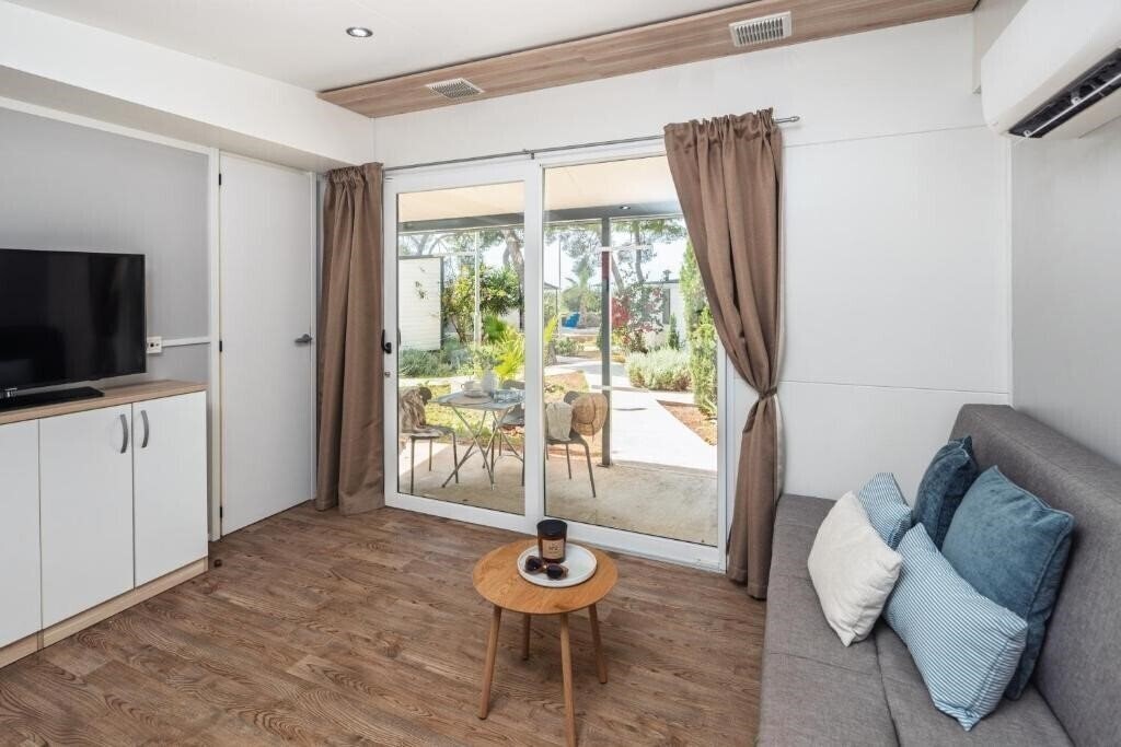 Картинка Waterman Beach Village 4*