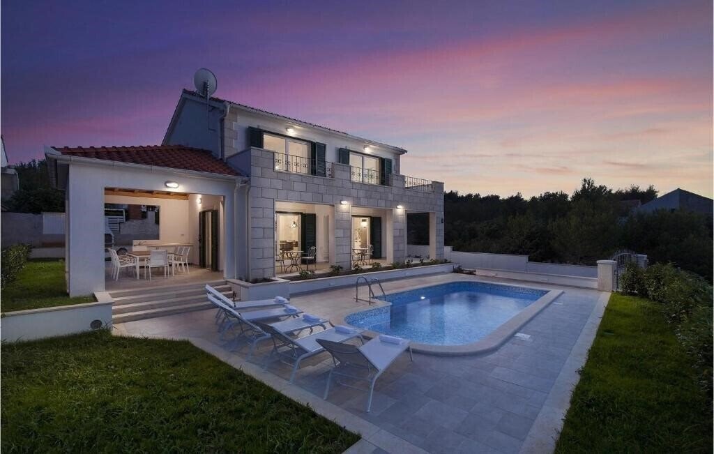 Готель Villa Makarac 4*