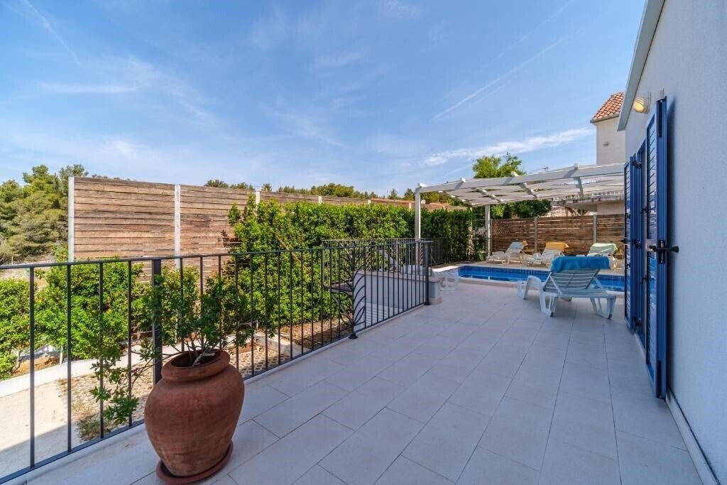 Фотографія Villa Milna Bay 4*