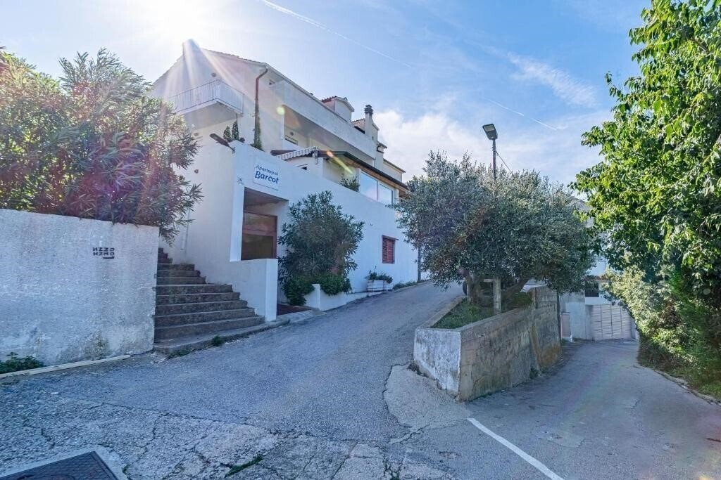 Готель Apartments Barcot 3*