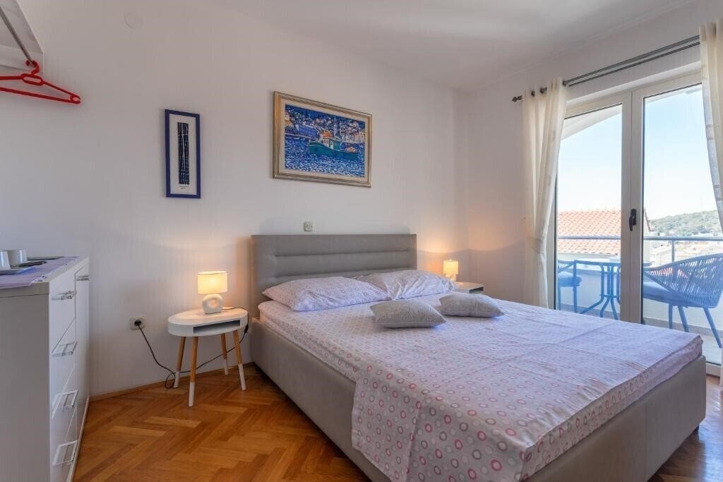 Фото Apartments Jakic 3*