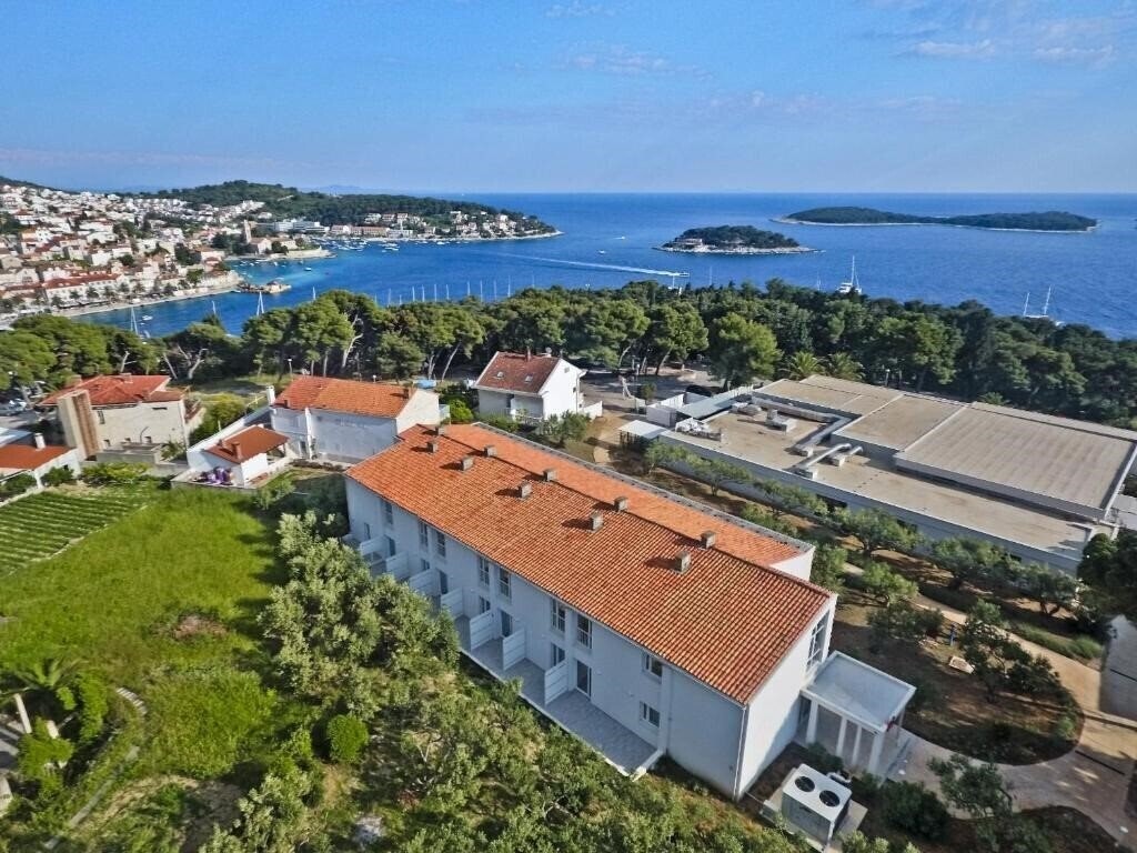 Отель Apartments Violeta Hvar 3*