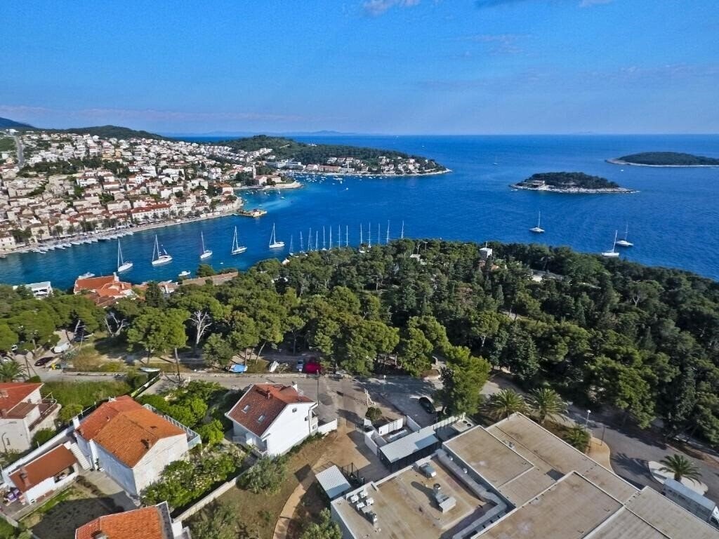 Фото Apartments Violeta Hvar 3*
