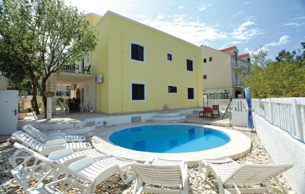 Готель Dragan's Den Hostel Korcula хостел