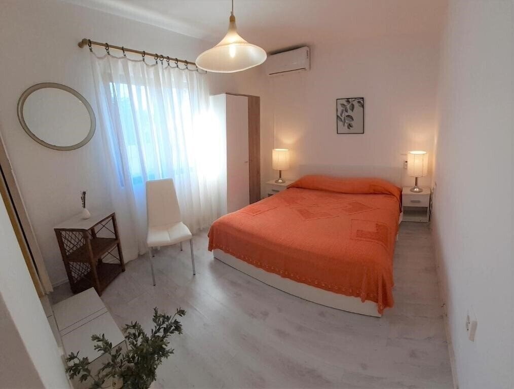 Фото Dragan's Den Hostel Korcula хостел