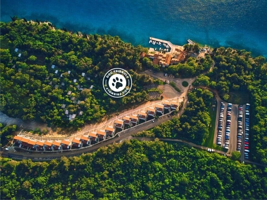 Готель Malinska Green Apartments 4*