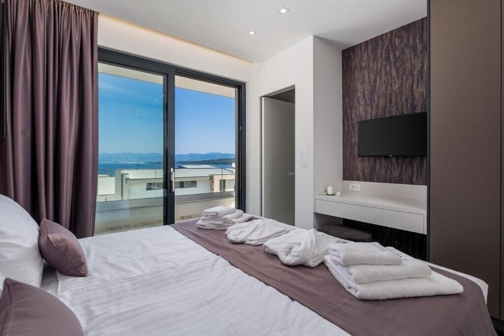 Фото Hadrie Luxury Resort & Villas Rova Ed 5*