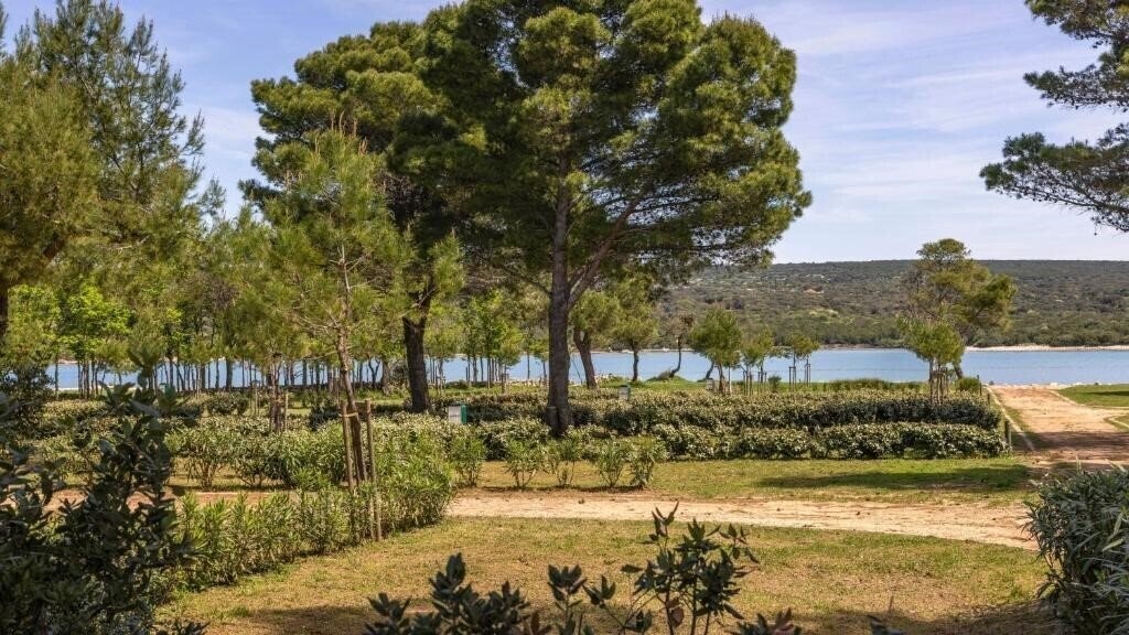 Изображение Lopari Camping Resort 3*