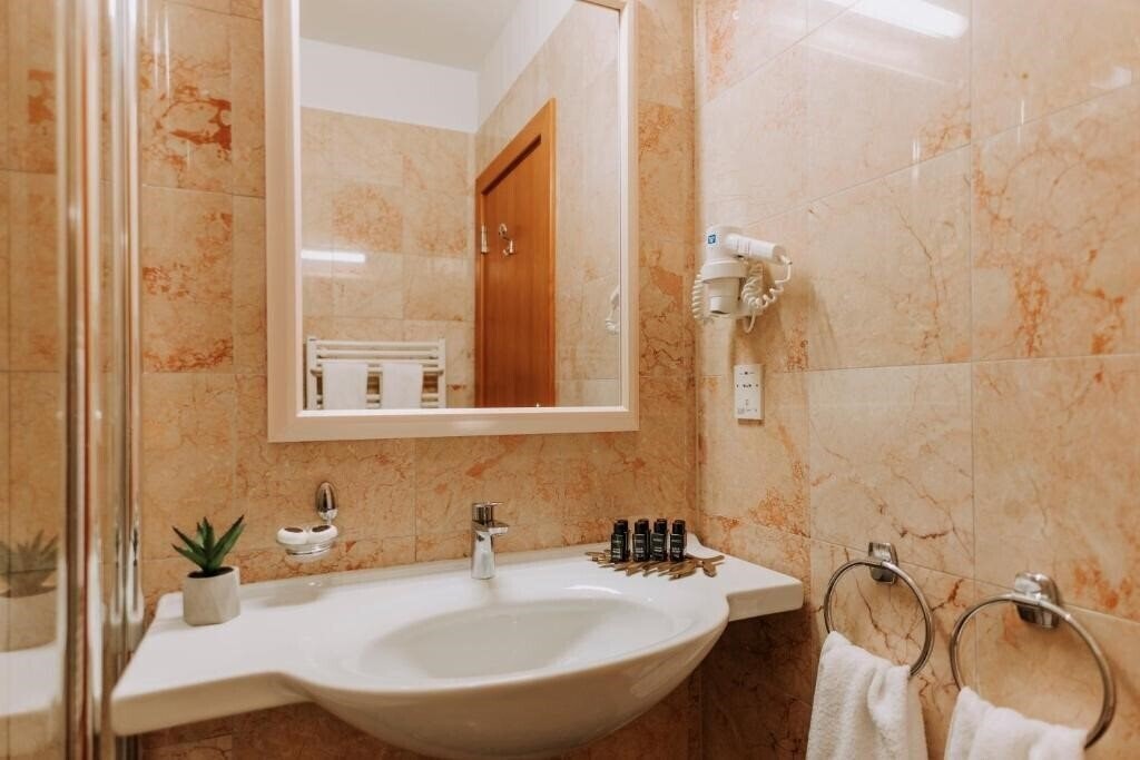 Фото Apoksiomen Hotel 4*