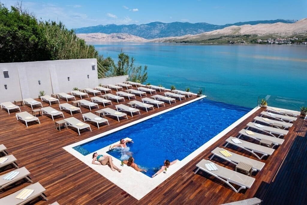Отель Hotel Plaza 4*