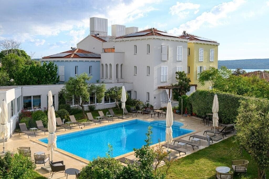 Отель Manora 4*