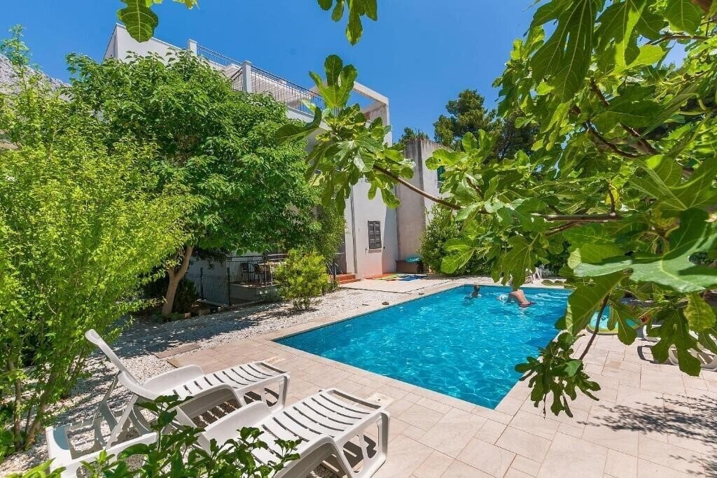 Готель App Ljiljana 3*