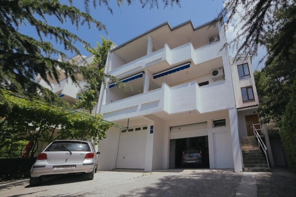 Готель Apartments Dado 4*