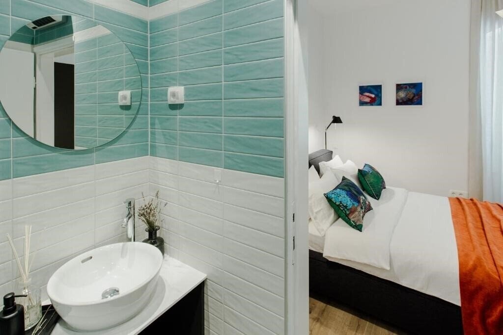 Отель Inn by the River 3*