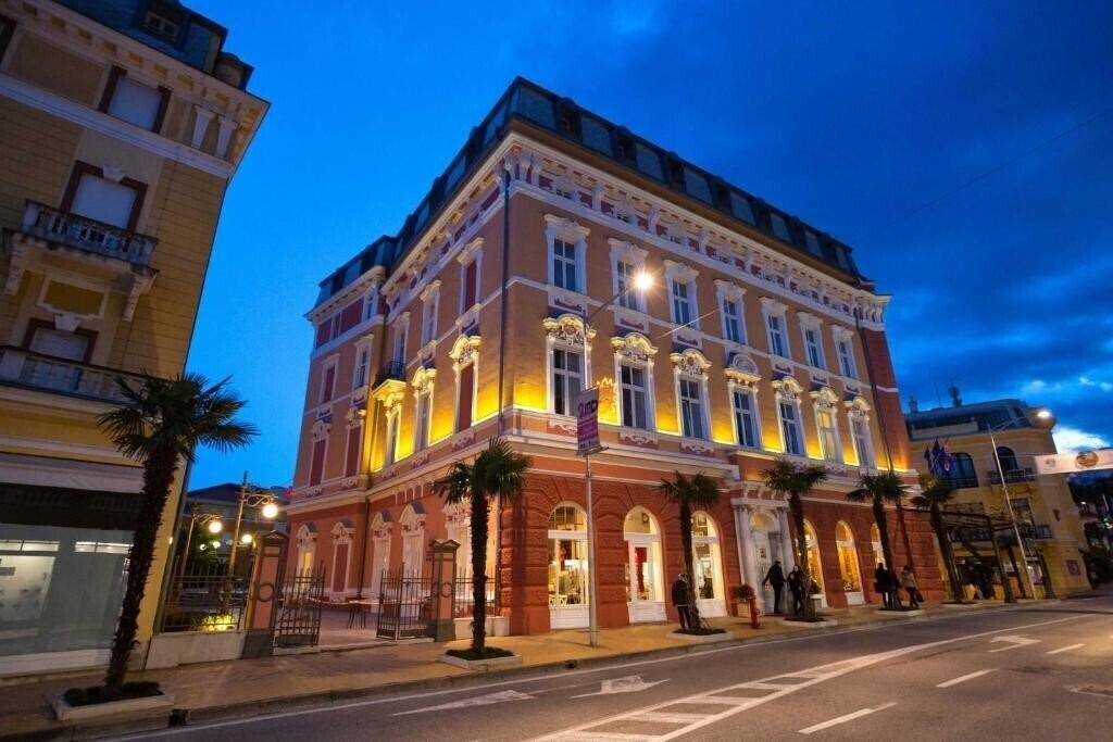 Фотография Continental Hotel 4*