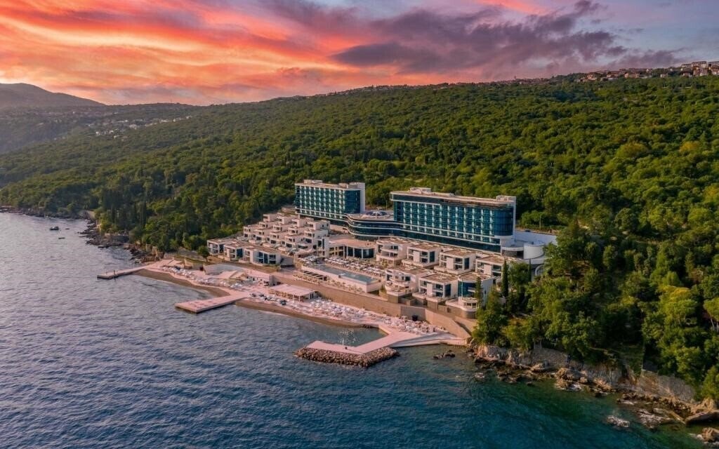 Отель Hilton Rijeka Costabella Beach Resort & SPA 5*