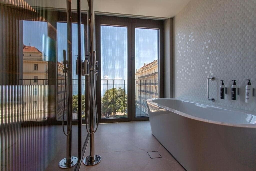 Фото Keight Hotel Opatija, Curio Collection by Hilton 5*