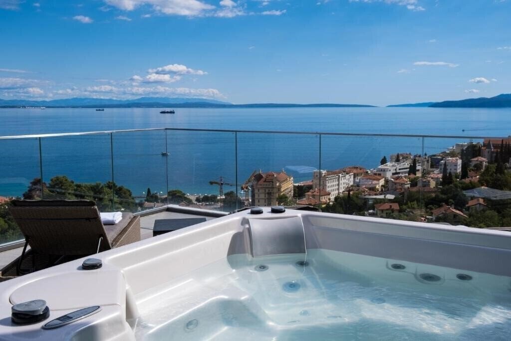 Отель App Carmen 4*