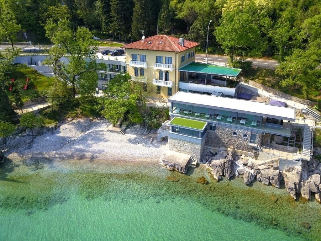 Готель Boutique Hotel Mali Raj 4*