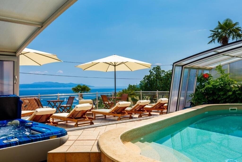 Готель Villa Roses Apartments & Wellness 5*