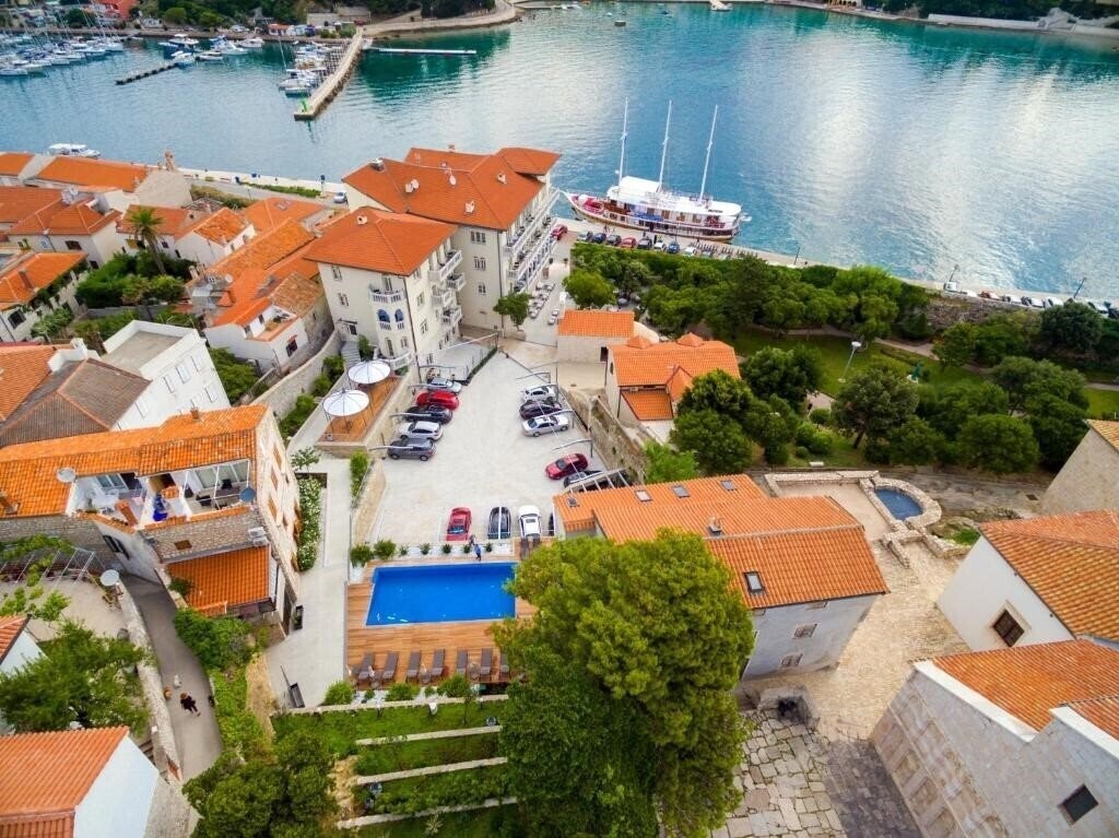 Фото Arbiana Hotel 4*