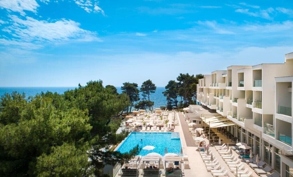 Отель Valamar Carolina Hotel & Villas 4*